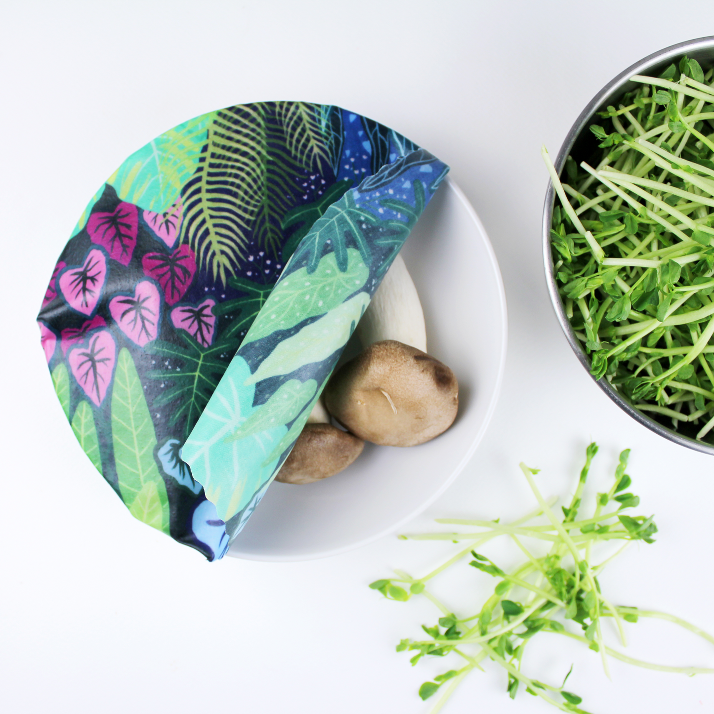 An earth-friendly alternative to plastic wrap and a must have in the kitchen! We've teamed up with Minimakers to create these beautiful wraps made from 100% premium cotton featuring our Cloud Forest print, beeswax, tree resin and jojaba oil. 